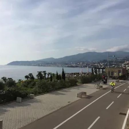 Casa Sveva, A Pochi Passi Dalle Spiagge E Dal Centro Di Arma Di Taggia. מראה חיצוני תמונה