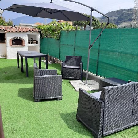 Casa Sveva, A Pochi Passi Dalle Spiagge E Dal Centro Di Arma Di Taggia. מראה חיצוני תמונה