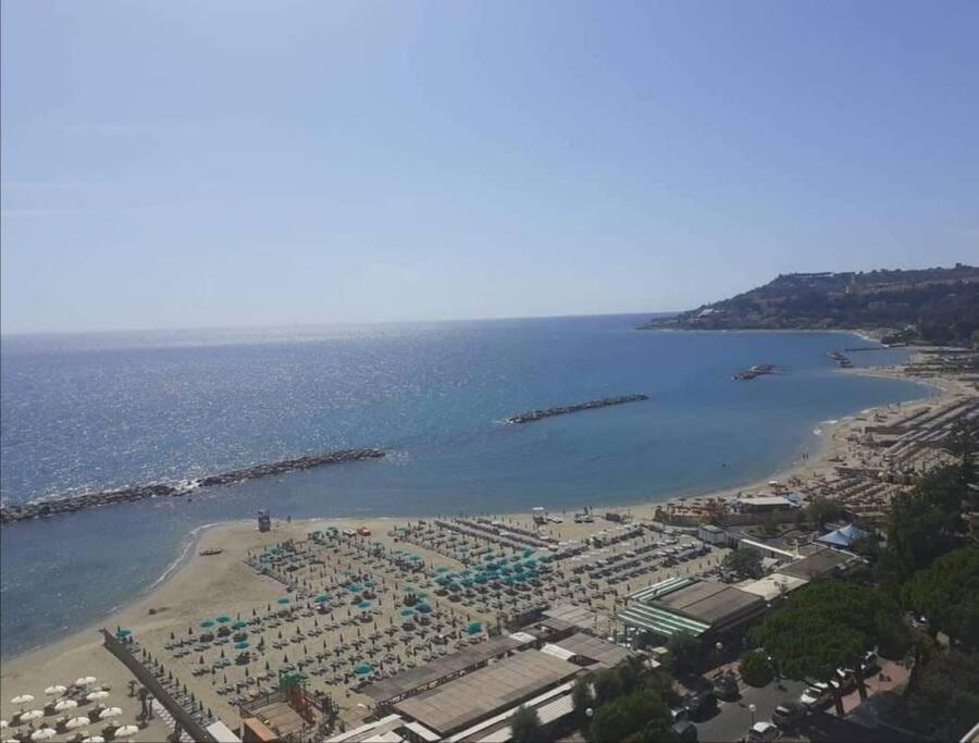 Casa Sveva, A Pochi Passi Dalle Spiagge E Dal Centro Di Arma Di Taggia. מראה חיצוני תמונה